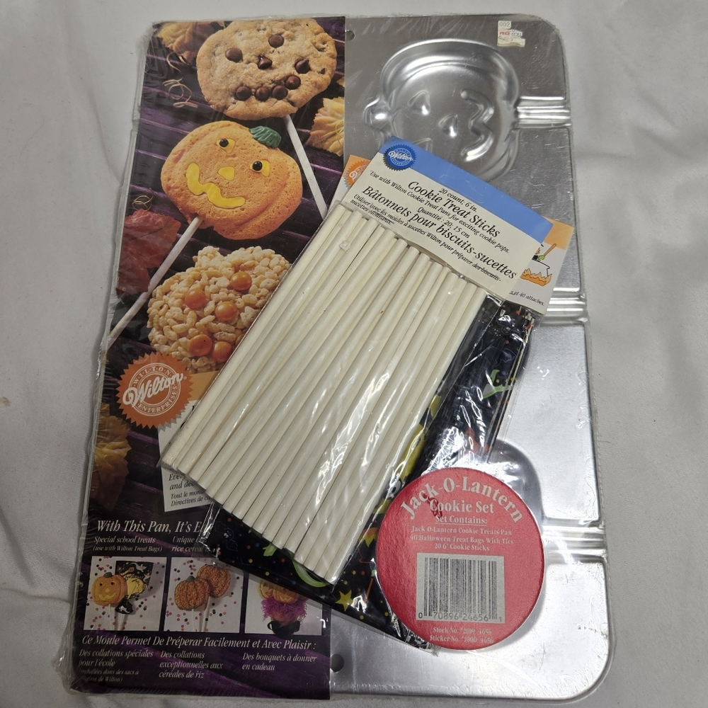 NEW Vintage 90s Wilton jack-o-lantern cookie set treat pan with sticks treat bag